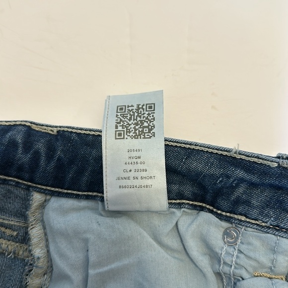 TRUE RELIGION Shorts Jennie Curvy Mid Rise Super Skinny Raw Roll Hem Medium Wash - Picture 7 of 7